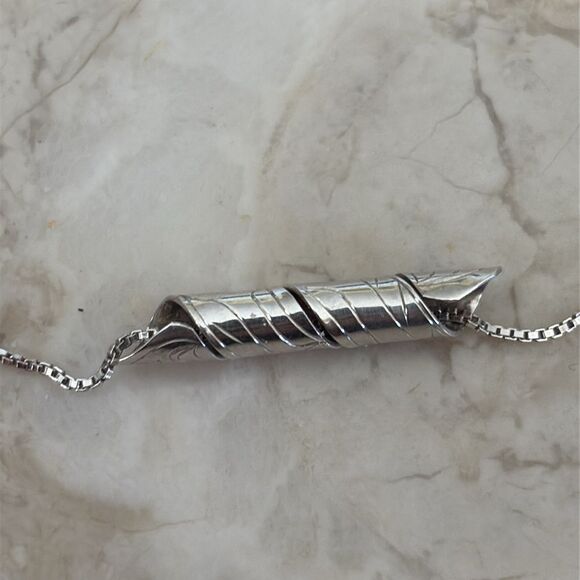 Gilbert Pat Coast Salish First Nations Sterling Silver Hand-carved Raven Pendant - Picture 5 of 6